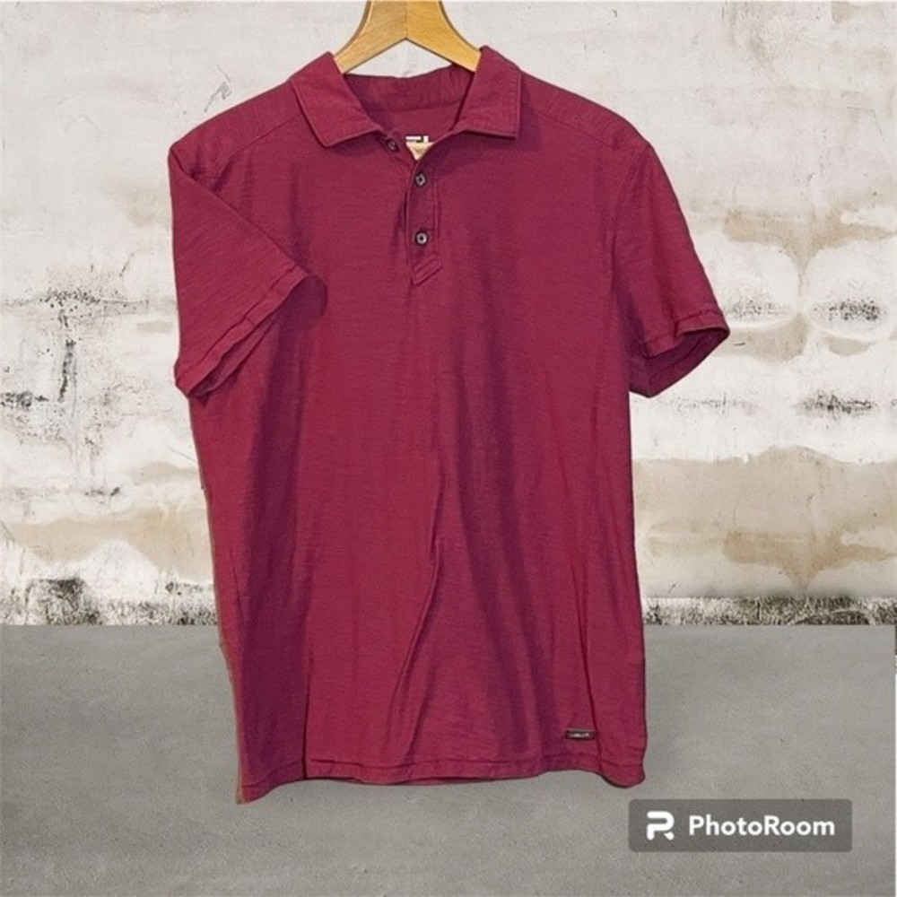 Helix magenta short sleeved men’s tee, size medium.